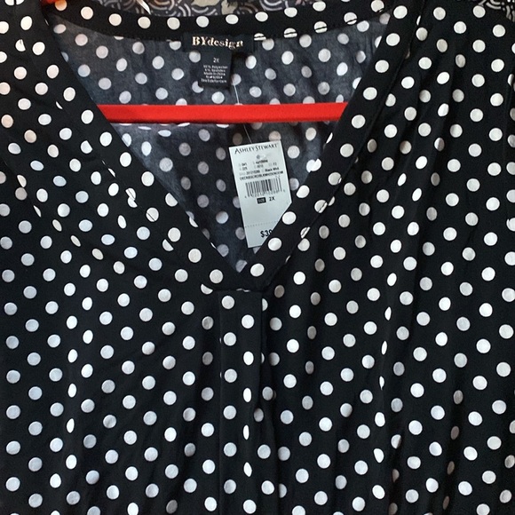 Tops - Picture 9 of 10